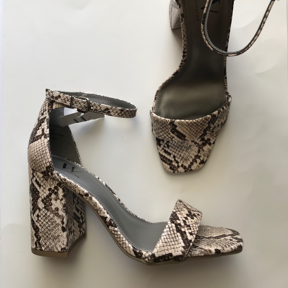 NEW NWT Snake Skin Block Heel Sandal. Size 7M.